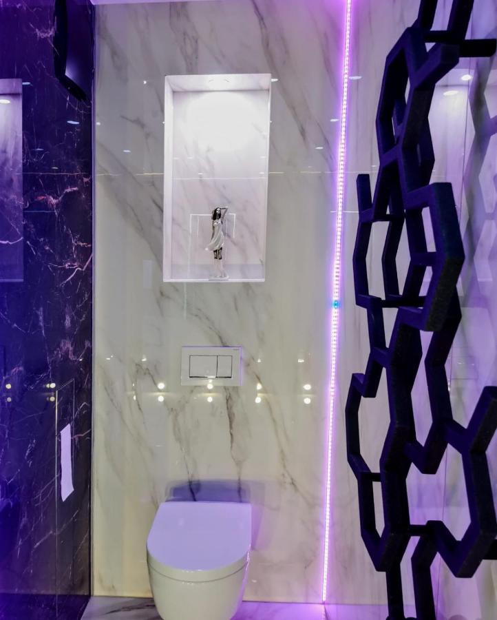 Luxury Penthouse Apartment *