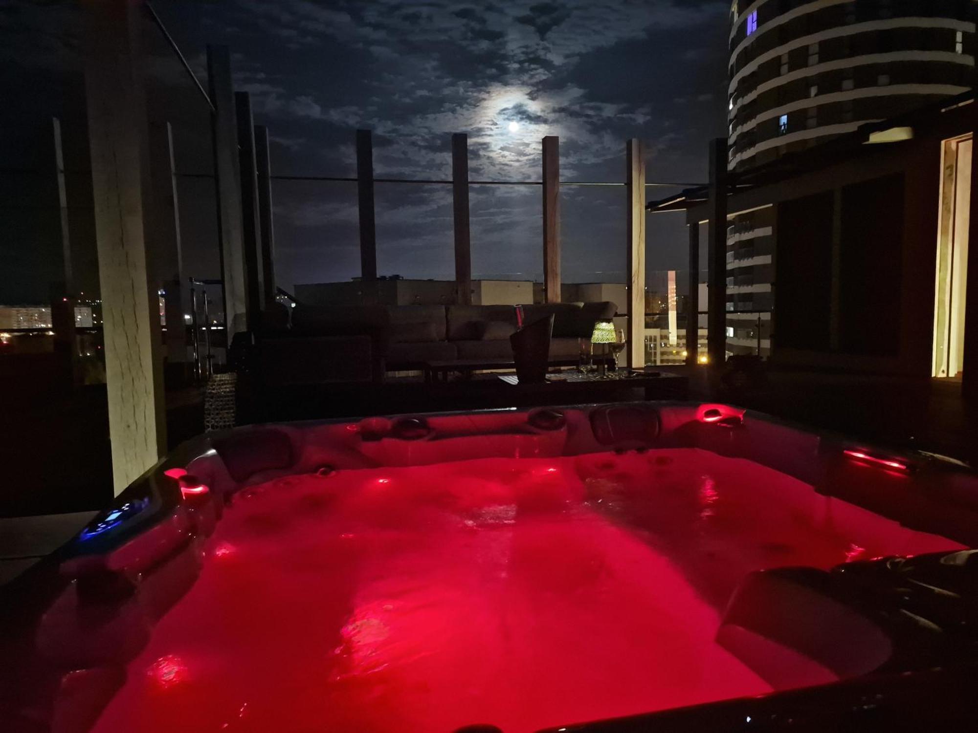 Luxury Penthouse Apartment *